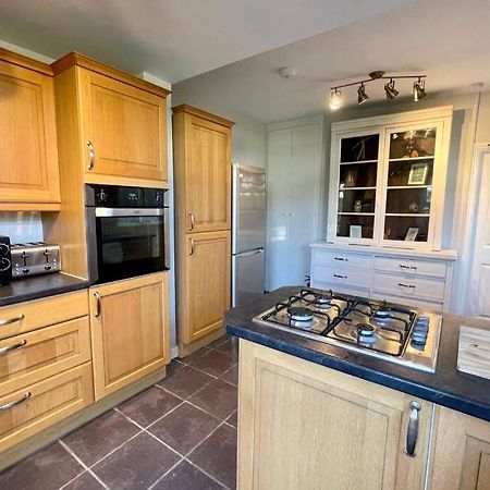 Large House Near Victoria Park For Groups, 10 Mins Bus To City Centre 카디프 외부 사진