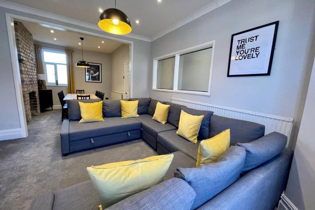 Large House Near Victoria Park For Groups, 10 Mins Bus To City Centre 카디프 외부 사진