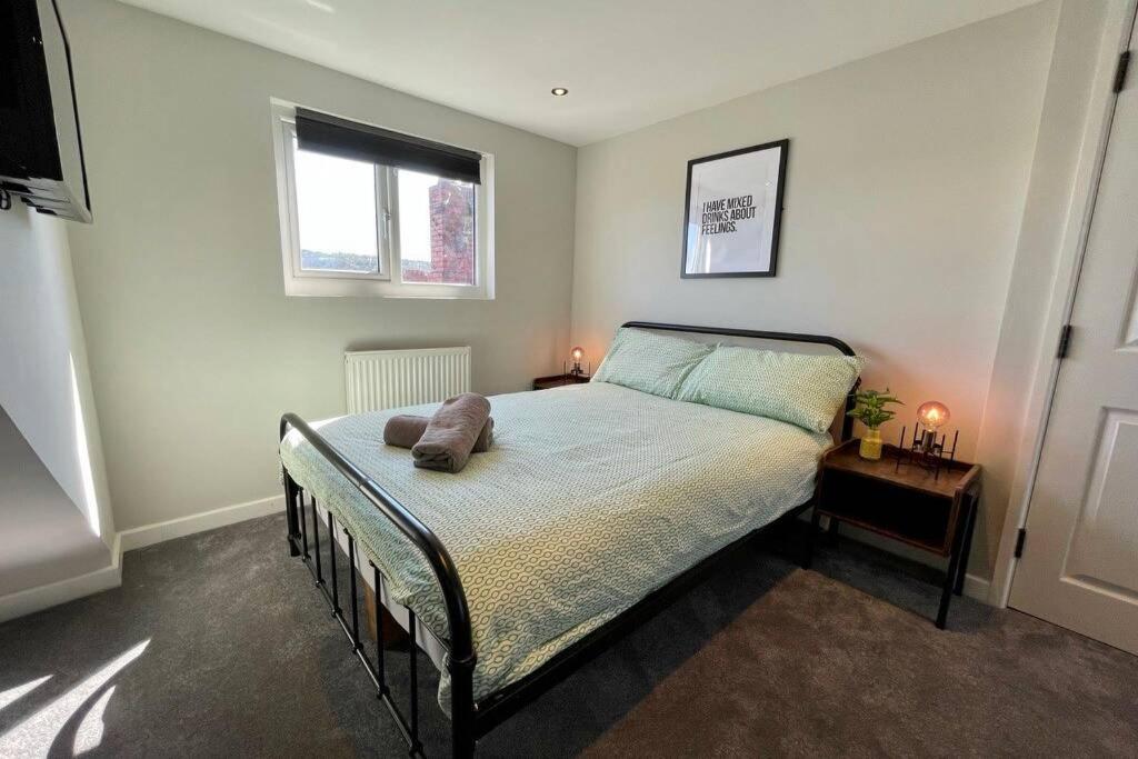 Large House Near Victoria Park For Groups, 10 Mins Bus To City Centre 카디프 외부 사진