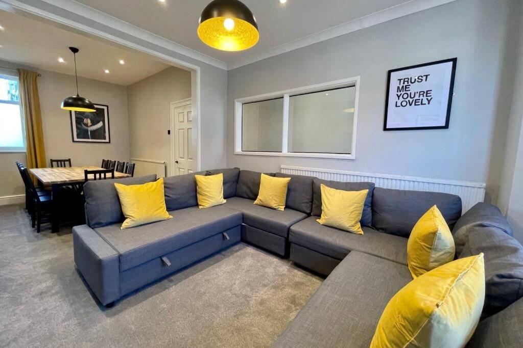 Large House Near Victoria Park For Groups, 10 Mins Bus To City Centre 카디프 외부 사진