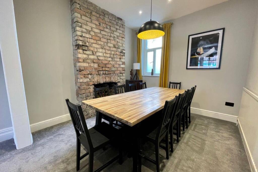 Large House Near Victoria Park For Groups, 10 Mins Bus To City Centre 카디프 외부 사진