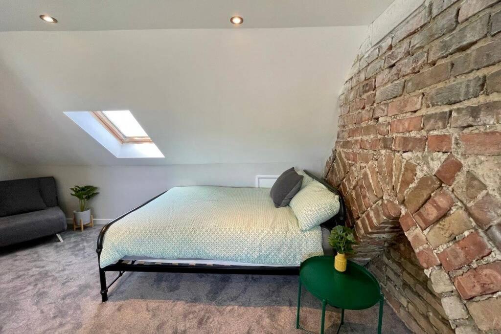 Large House Near Victoria Park For Groups, 10 Mins Bus To City Centre 카디프 외부 사진