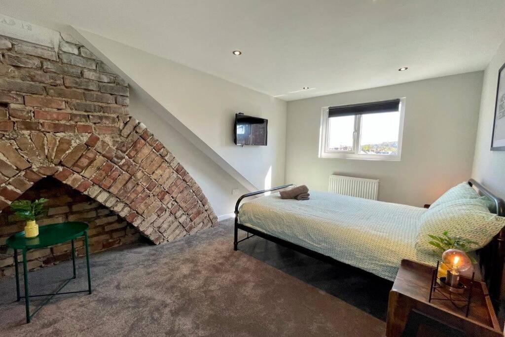 Large House Near Victoria Park For Groups, 10 Mins Bus To City Centre 카디프 외부 사진