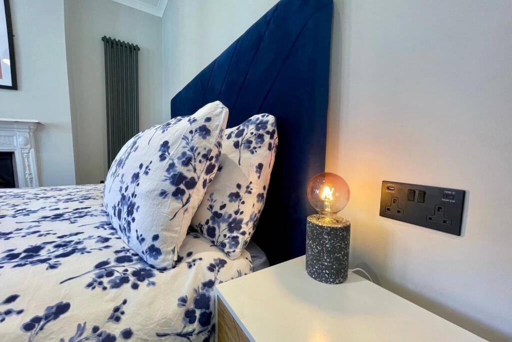 Large House Near Victoria Park For Groups, 10 Mins Bus To City Centre 카디프 외부 사진