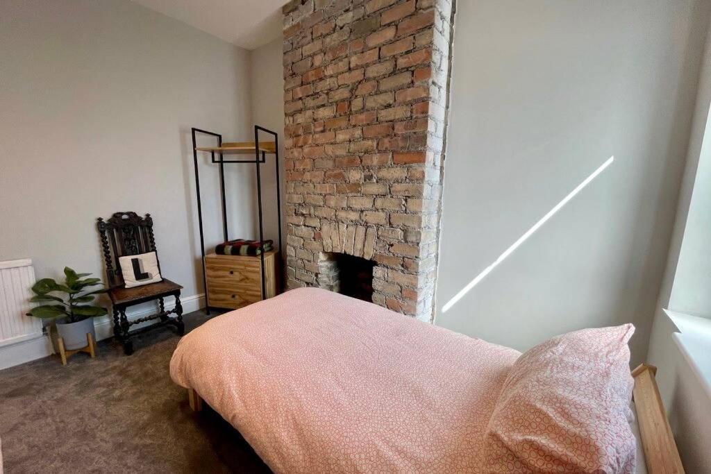 Large House Near Victoria Park For Groups, 10 Mins Bus To City Centre 카디프 외부 사진