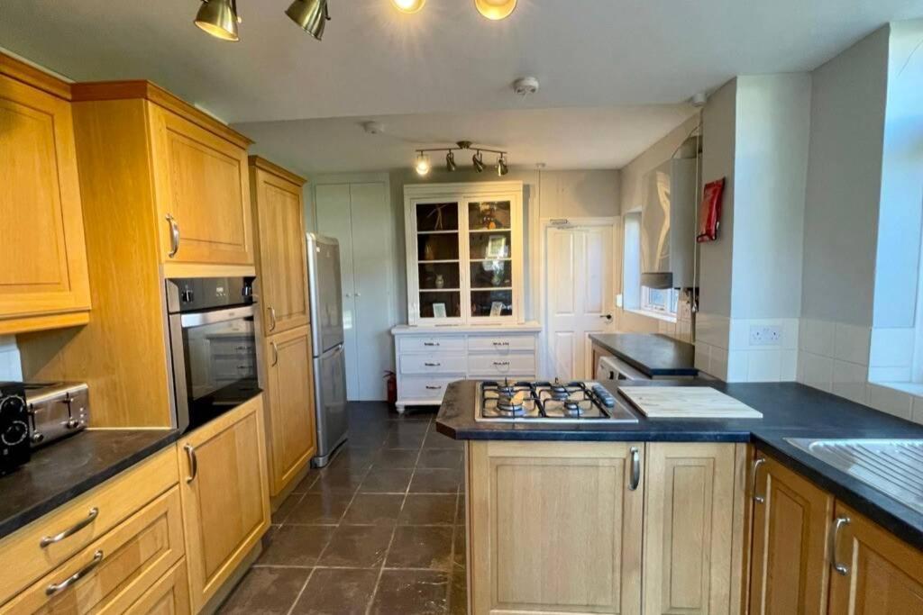 Large House Near Victoria Park For Groups, 10 Mins Bus To City Centre 카디프 외부 사진