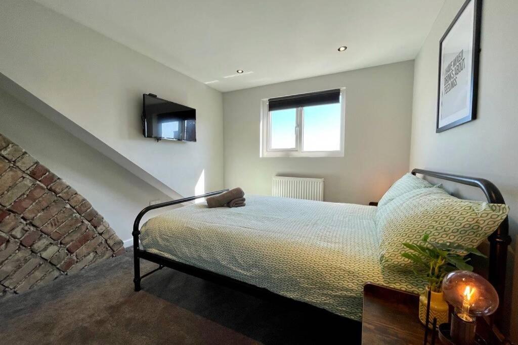 Large House Near Victoria Park For Groups, 10 Mins Bus To City Centre 카디프 외부 사진