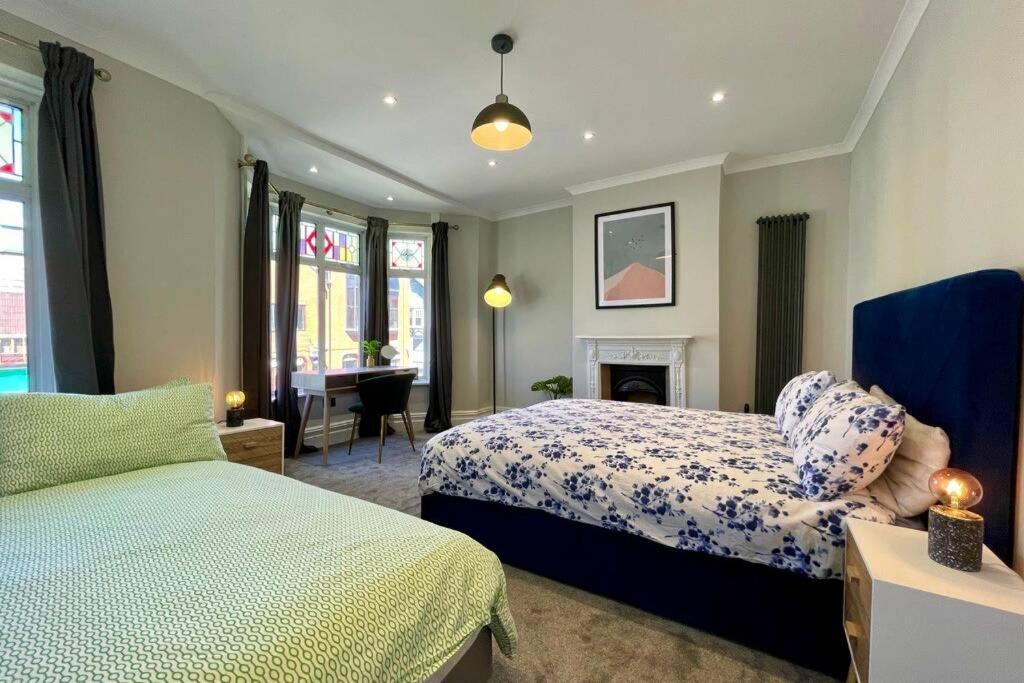 Large House Near Victoria Park For Groups, 10 Mins Bus To City Centre 카디프 외부 사진