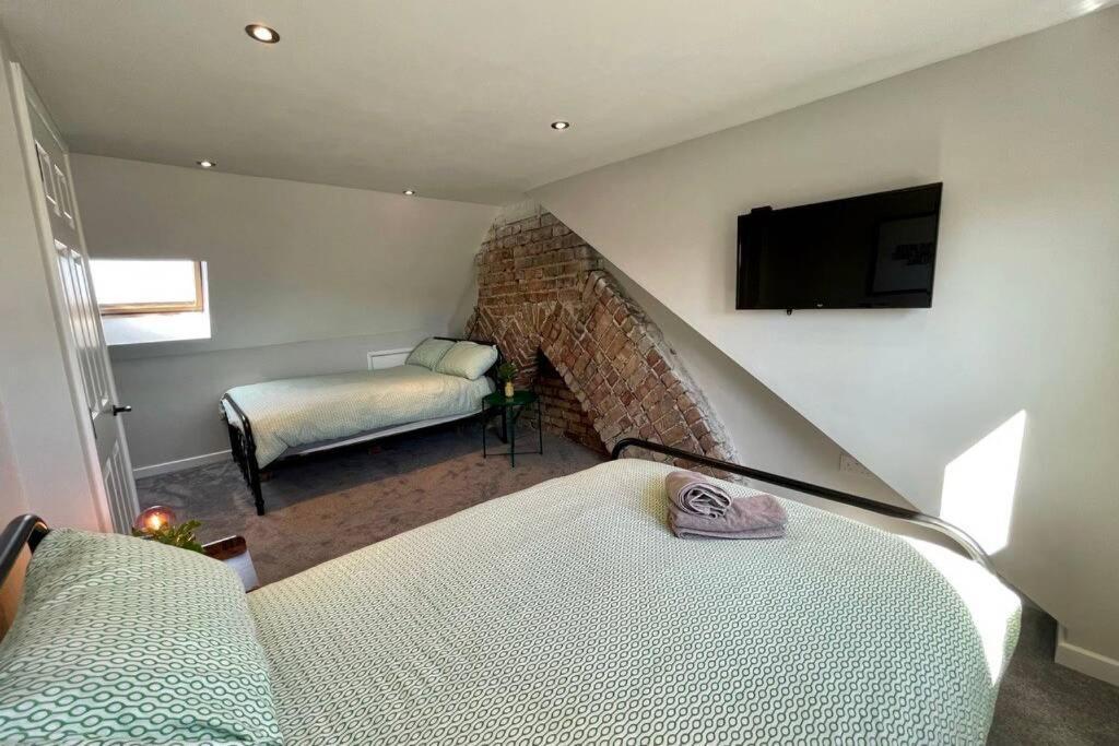 Large House Near Victoria Park For Groups, 10 Mins Bus To City Centre 카디프 외부 사진