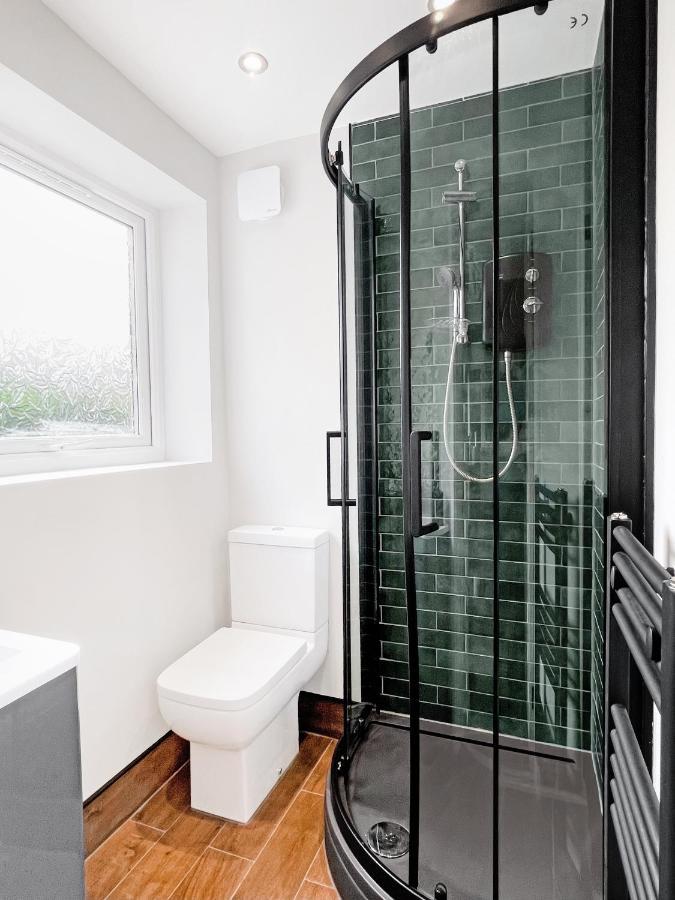 Large House Near Victoria Park For Groups, 10 Mins Bus To City Centre 카디프 외부 사진