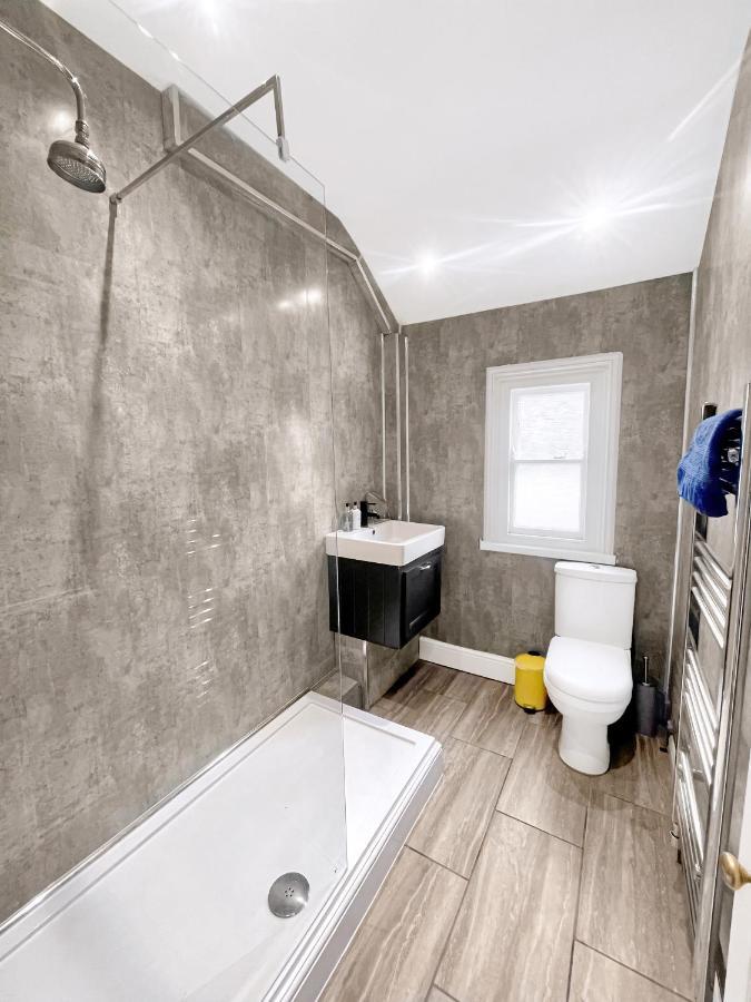 Large House Near Victoria Park For Groups, 10 Mins Bus To City Centre 카디프 외부 사진
